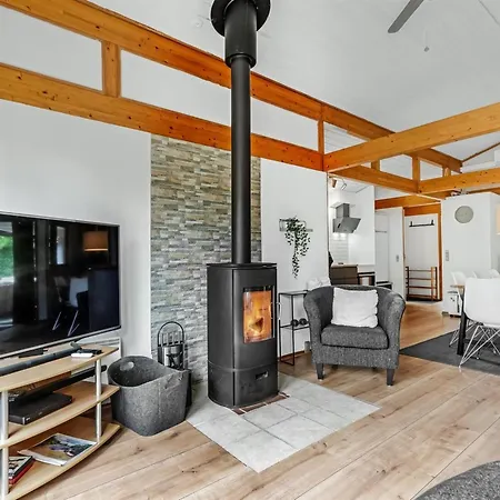 Gudfast - 300m To The Fjord By Interhome