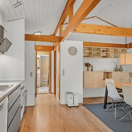 Gudfast - 300m To The Fjord By Interhome
